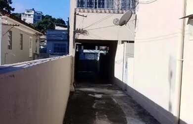 Imagem: A casa possui 2 Dormitórios, 1 Banheiro, 1 Vaga na garagem