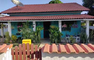 Imagem: A casa possui 2 Dormitórios, 2 Banheiros, 2 Vagas na garagem