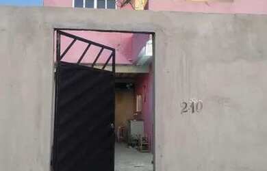 Imagem: A casa possui 3 Dormitórios, 2 Banheiros e está localizado