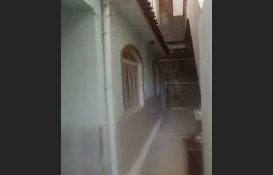 Imagem: A casa possui 2 Dormitórios, 1 Banheiro, 1 Vaga na garagem