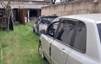Imagem: A casa possui 3 Dormitórios, 2 Banheiros, 5 Vagas na garagem