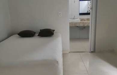 Imagem: A casa possui 2 Dormitórios, 2 Banheiros e 1 Vaga na garagem