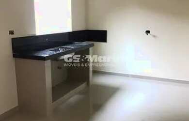 Imagem: A casa em condomínio possui 3 Dormitórios, 2 Banheiros, 1