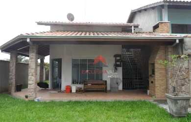 Imagem: A casa possui 4 Dormitórios, 3 Banheiros, 4 Vagas na garagem