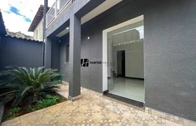 Imagem: A casa em condomínio possui 3 Dormitórios, 1 Banheiro, 2 Vagas