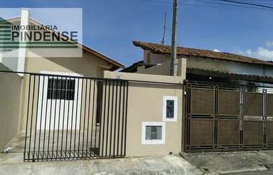 Imagem: A casa possui 2 Dormitórios, 1 Banheiro, 2 Vagas na garagem