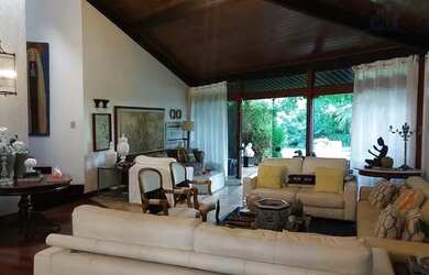 Imagem: A casa em condomínio possui 4 Dormitórios, 5 Banheiros, 3