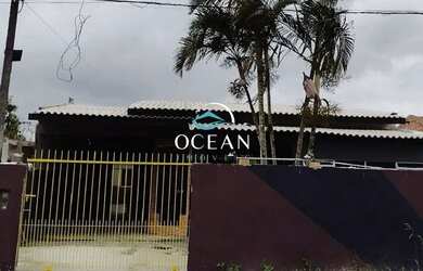 Imagem: A casa possui 5 Dormitórios, 5 Banheiros, 3 Vagas na garagem