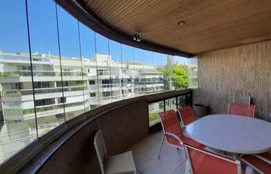 Imagem: O apartamento possui 3 Dormitórios, 5 Banheiros, 3 Vagas na