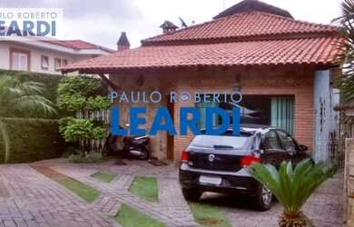 Imagem: A casa em condomínio possui 4 Dormitórios, 4 Banheiros, 4