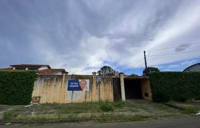 Imagem: A casa possui 3 Dormitórios, 3 Banheiros, 2 Vagas na garagem