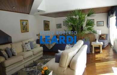 Imagem: A casa em condomínio possui 4 Dormitórios, 5 Banheiros, 3