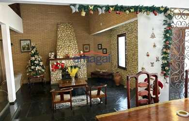 Imagem 2: Casa no Centro de Jacareí, com 5 dormitórios sendo 2 suítes