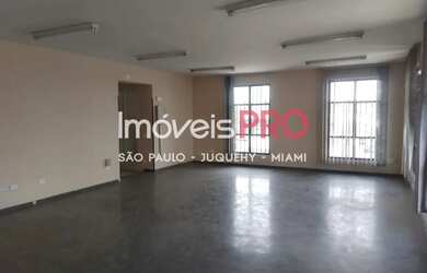 Imagem: O depósito possui 5 Vagas na garagem, 600m² de Área e está