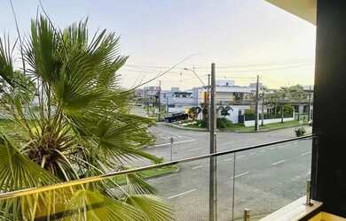 Imagem 14: Residência de Luxo com Piscina, Jacuzzi e Espaço Gourmet Completa e...