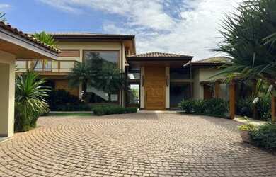 Imagem: A casa em condomínio possui 5 Dormitórios, 5 Banheiros, 5