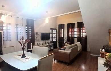 Imagem: A casa possui 3 Dormitórios, 4 Banheiros, 2 Vagas na garagem