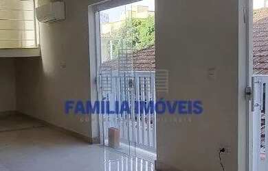 Imagem: A casa possui 3 Dormitórios, 4 Banheiros, 2 Vagas na garagem