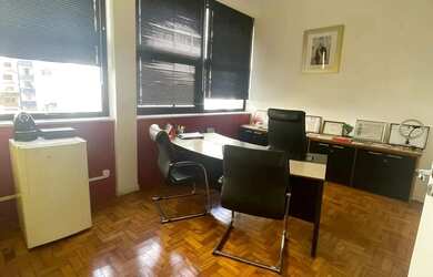 Imagem: O depósito possui 1 Vaga na garagem, 132m² de Área e está