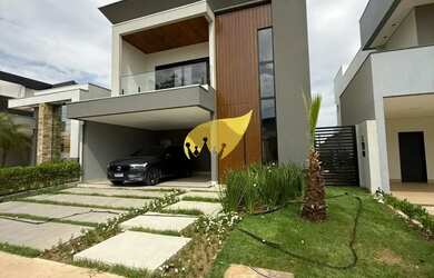 Imagem: A casa em condomínio possui 4 Dormitórios, 4 Banheiros, 2