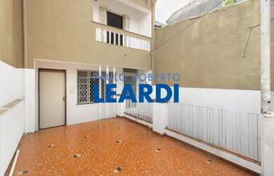 Imagem: A casa possui 2 Dormitórios, 2 Banheiros, 1 Vaga na garagem