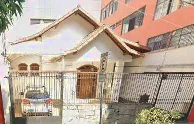 Imagem: A casa possui 3 Dormitórios, 3 Banheiros, 3 Vagas na garagem