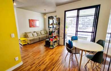 Imagem: O apartamento possui 2 Dormitórios, 1 Banheiro, 1 Vaga na garagem