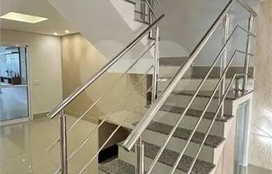 Imagem: A casa em condomínio possui 3 Dormitórios, 2 Banheiros, 2