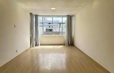 Imagem: O apartamento possui 3 Dormitórios, 1 Banheiro, 1 Vaga na garagem