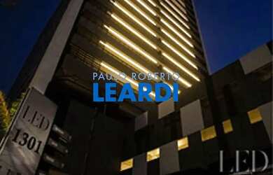 Imagem: O depósito possui 5 Vagas na garagem e 504m² de Área e está