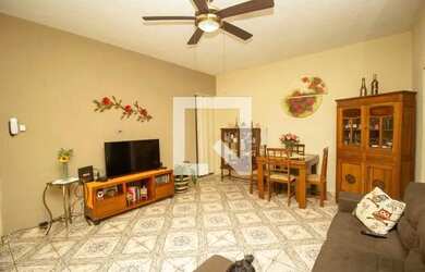 Imagem: A casa possui 2 Dormitórios, 1 Banheiro, 5 Vagas na garagem