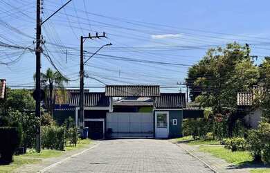 Imagem: A casa em condomínio possui 3 Dormitórios, 2 Banheiros, 2
