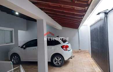 Imagem: A casa possui 3 Dormitórios, 2 Banheiros, 175m² de Área e