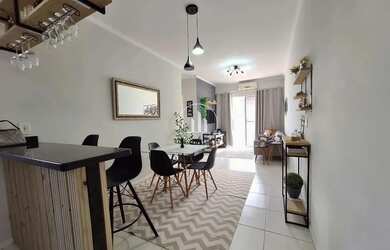 Imagem: O apartamento possui 2 Dormitórios, 1 Banheiro, 1 Vaga na garagem