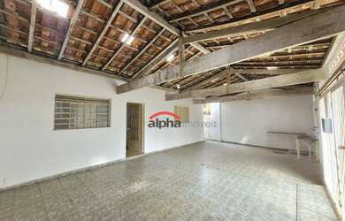 Imagem: A casa possui 2 Dormitórios, 1 Banheiro, 4 Vagas na garagem