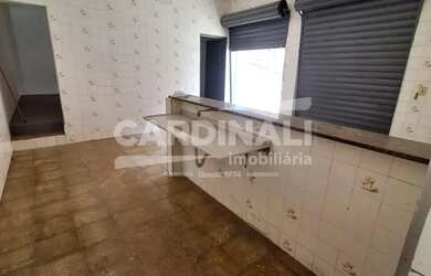 Imagem: O depósito possui 2 Vagas na garagem, 254m² de Área e está