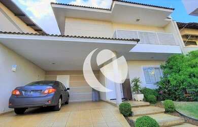 Imagem: A casa possui 4 Dormitórios, 4 Banheiros e 290m² de Área