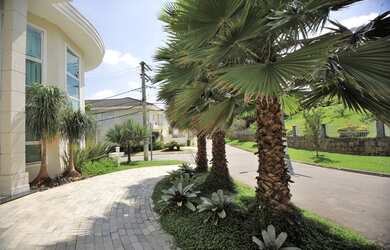 Imagem 2: Lindíssima casa no condomínio São Paulo II com 570 metros. Granja Viana