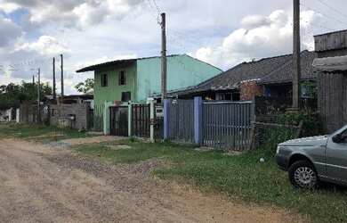 Imagem: A casa possui 2 Dormitórios, 1 Banheiro, 1 Vaga na garagem