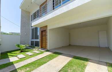 Imagem: A casa em condomínio possui 5 Dormitórios, 4 Banheiros, 4