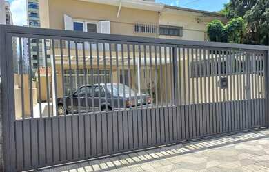 Imagem: O depósito à venda possui 3 Vagas na garagem e 145m² de Área