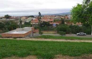 Imagem: O terreno à venda possui 250m² de Área e está localizado