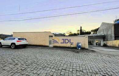 Imagem: O depósito possui 5 Vagas na garagem, 500m² de Área e está