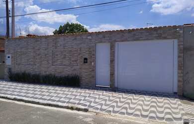 Imagem: A casa possui 3 Dormitórios, 4 Banheiros, 2 Vagas na garagem