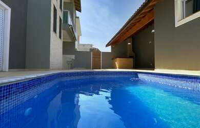 Imagem: A casa em condomínio possui 4 Dormitórios, 5 Banheiros, 4