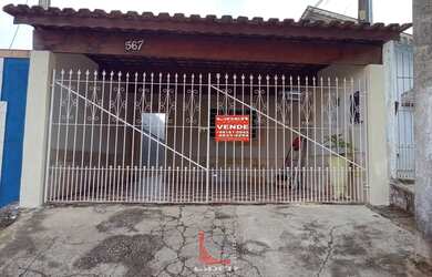 Imagem: A casa possui 2 Dormitórios, 1 Banheiro, 2 Vagas na garagem