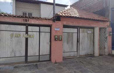 Imagem: A casa possui 5 Dormitórios, 4 Banheiros, 2 Vagas na garagem