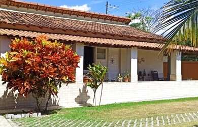 Imagem: A casa possui 4 Dormitórios, 5 Banheiros, 5 Vagas na garagem