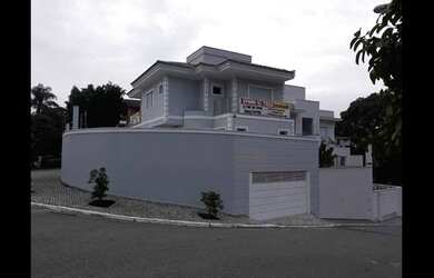 Imagem 6: Maravilhoso sobrado novo com piscina e privacidade