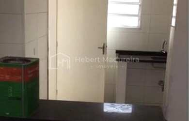 Imagem: O apartamento possui 3 Dormitórios, 1 Banheiro, 1 Vaga na garagem